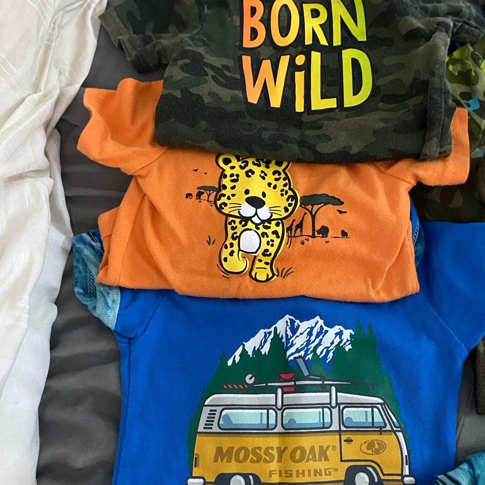 14 - Short sleeves onesies
